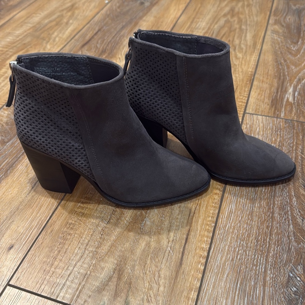 EUC Steve Madden booties
